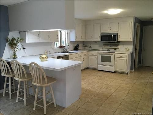 2nd image of 40 Cody Cir