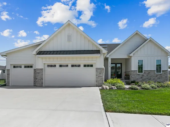 3329 S 212th Ave, Elkhorn, NE 68022