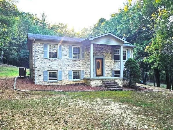 465 Blue Sky Dr, Wytheville, VA 24382