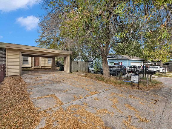 3rd image of 1325 Bayou Dr
