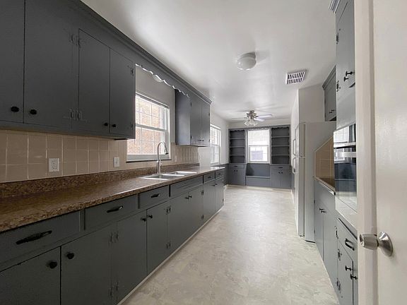 5th image of 18313 Chagrin Blvd #1