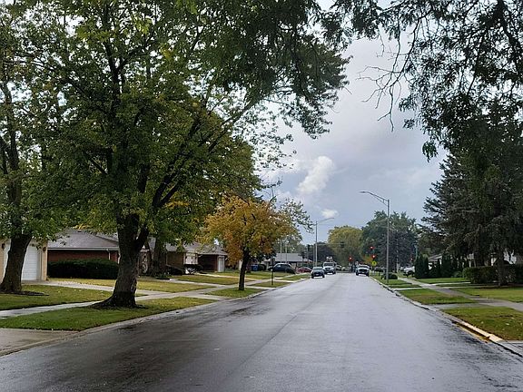 4th image of 16927 Greenwood Ave