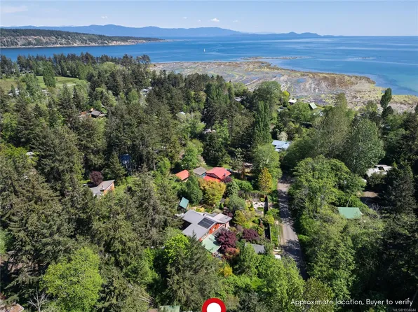 5235 McLeod Rd, Comox Valley, BC V0R 1Z0