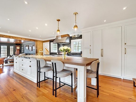 5th image of 107 Westford Rd