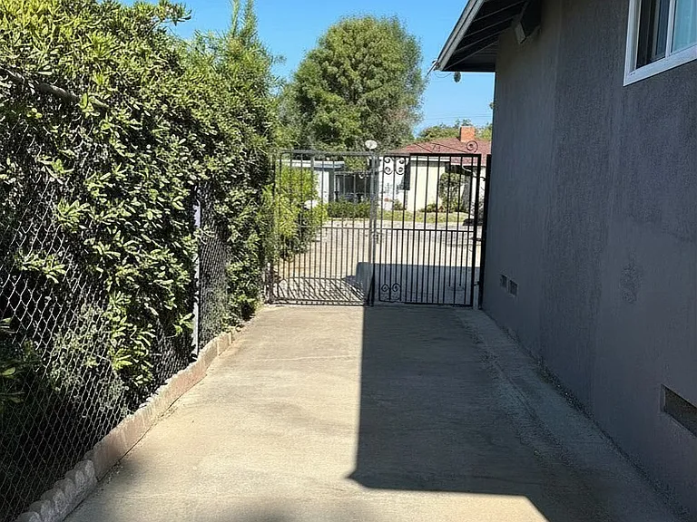 540 Hickory Ln — Photo 14