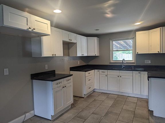 3rd image of 5549 Garrett Dr