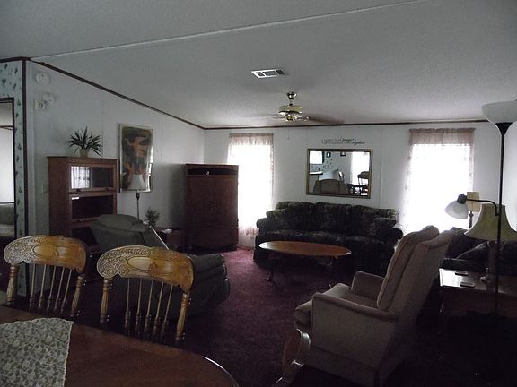 3rd image of 207 Crescent Ln