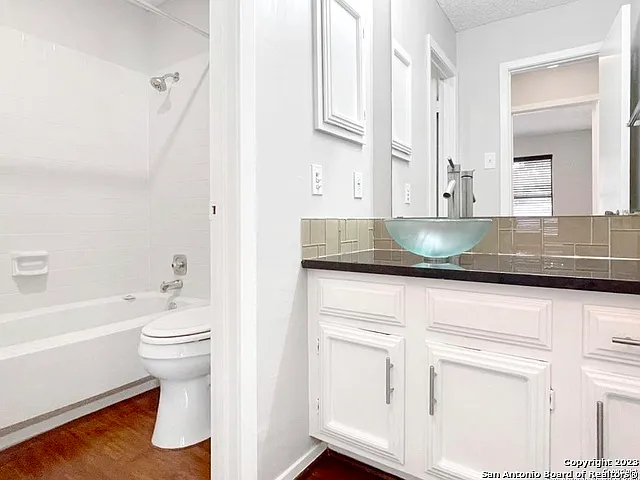 11520 Huebner Rd #108 — Photo 24