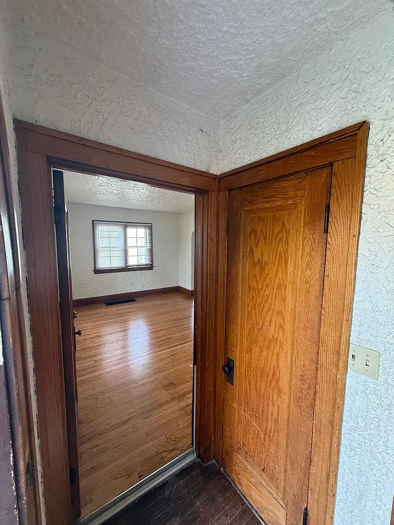 2221 Hancock — Photo 3