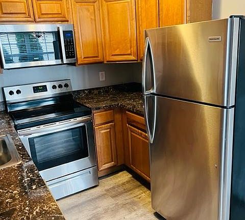 3rd image of 23252 Poplar Dr