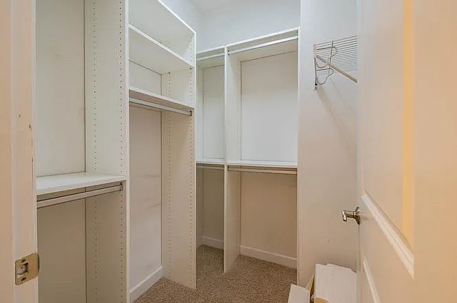 319 Legends Way — Photo 16