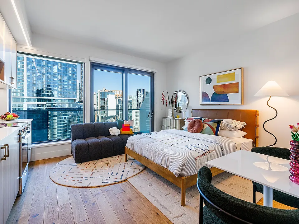240 Willoughby St #17E
