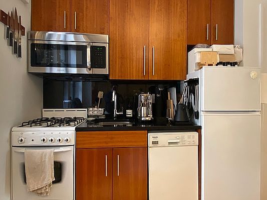 4th image of 250 W 85th St #2FF