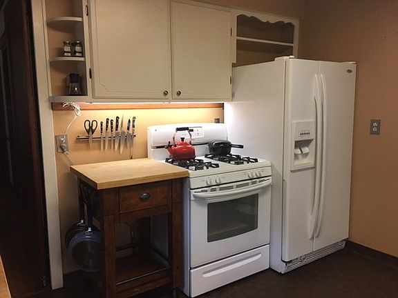 5th image of 811 Whitman St