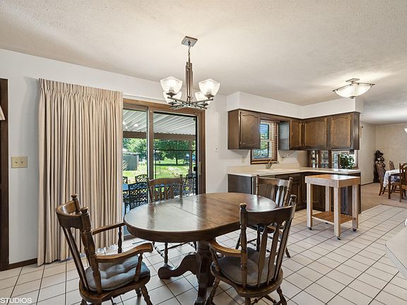 5th image of 862 Windfield Ln