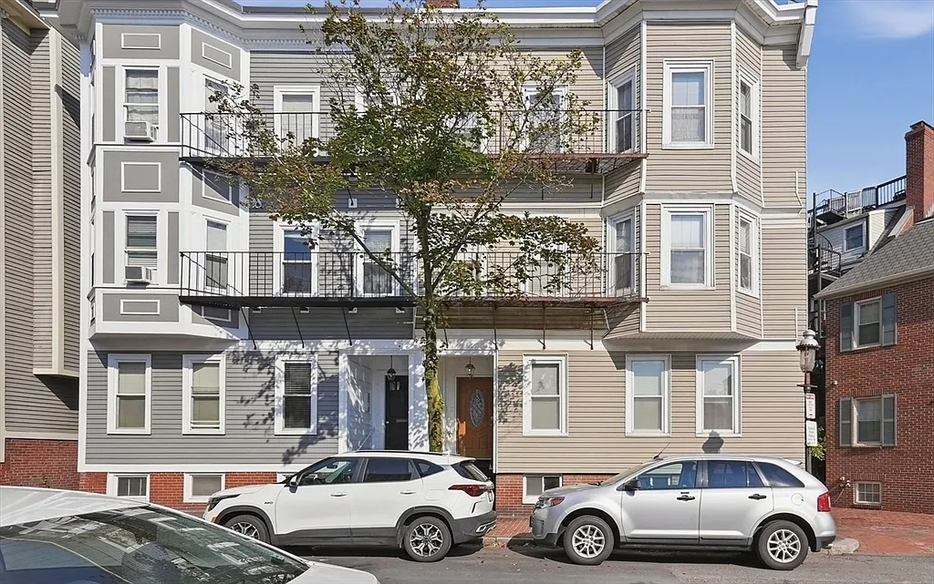 1 bed, 1.0 bath, 726 sqft, $3,700 — Photo 1