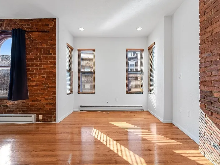 8 Battery St #14 — Photo 15