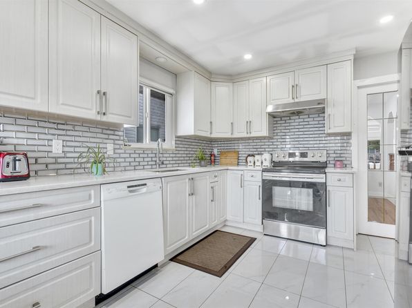 12474 90a Ave, Surrey, BC V3V 6T3