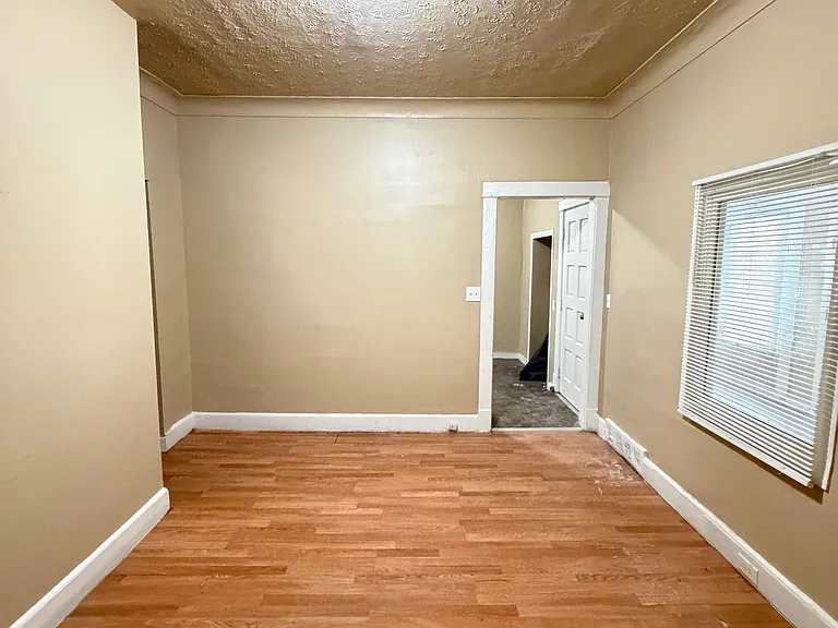 10604 Parkview Ave — Photo 5