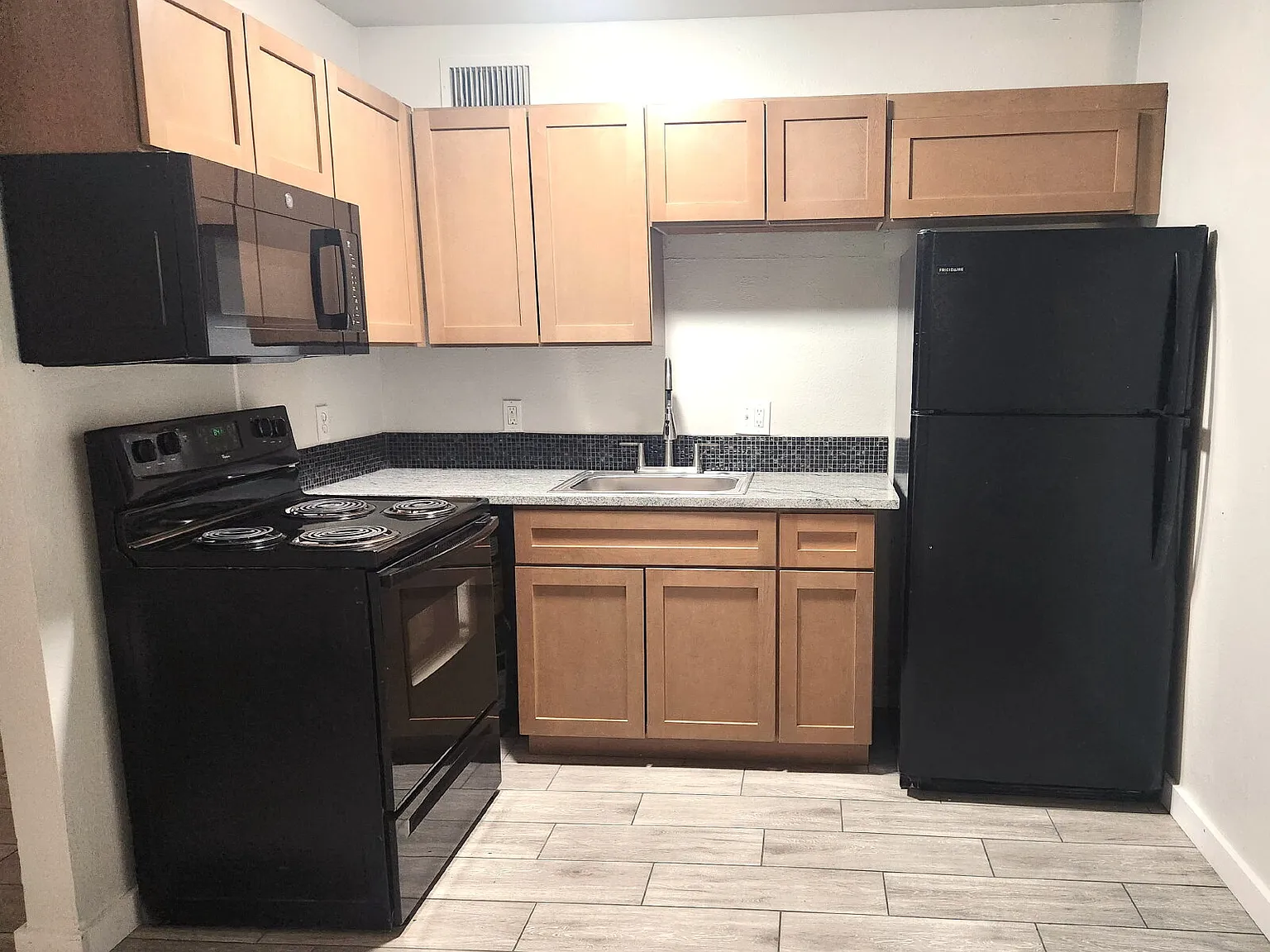2 bed, 1.0 bath, 750 sqft, $1,095 — Photo 3
