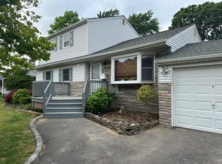 18 Norman Dr, Centereach, NY 11720