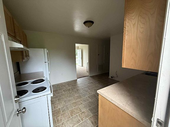 5th image of 915 6th St SE #2