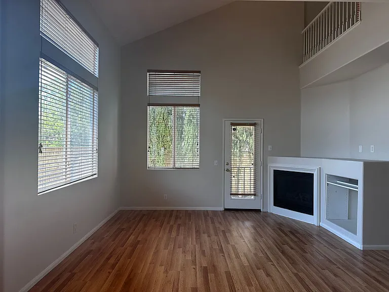 28433 Mayfair Dr — Photo 6