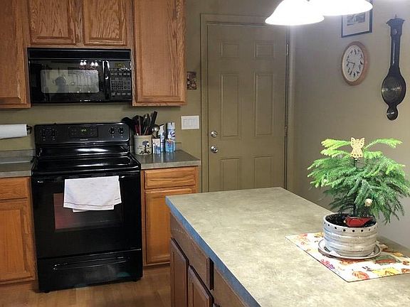 5th image of 27 Seneca Dr