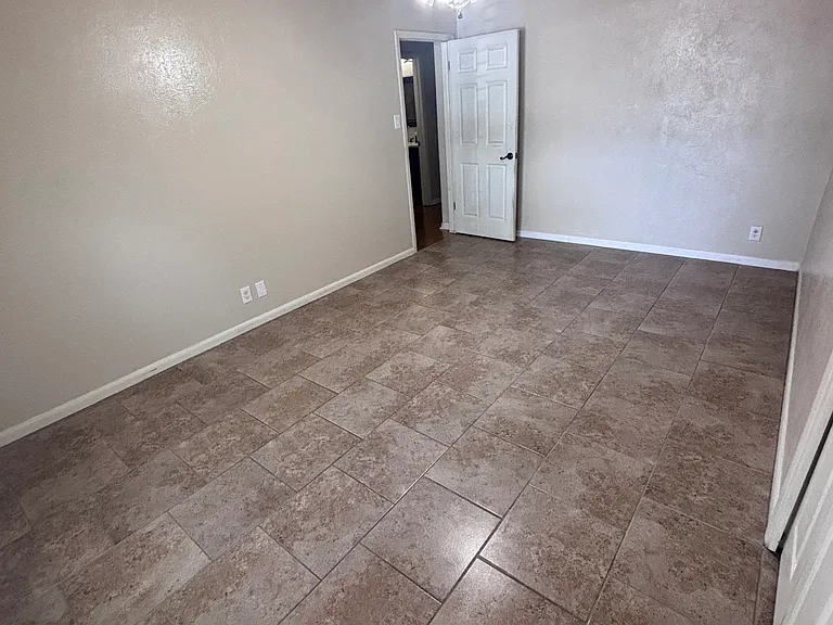 1911 S Park Dr — Photo 13