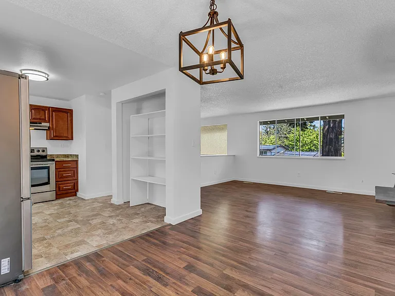 405 SW 116th Pl — Photo 6