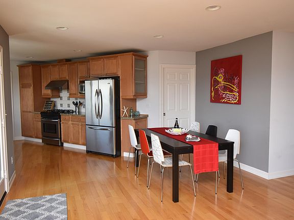5th image of 211 NW Market St #A