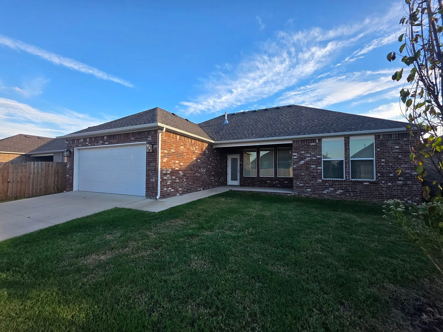 Newer 3 bedroom 2 bath home — Photo 2