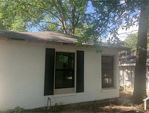 3 bed, 900 sqft, $1,000 — Photo 2