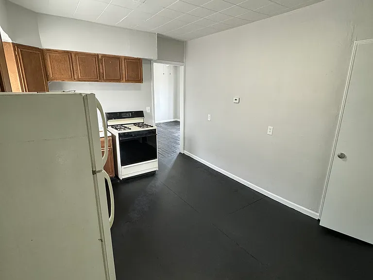 3860 E 72nd St #3 — Photo 8