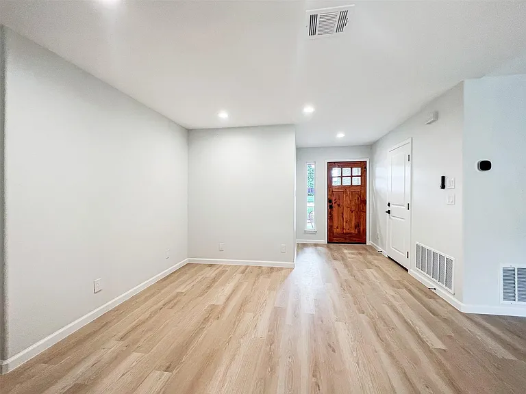 7736 Croftwood Dr — Photo 16