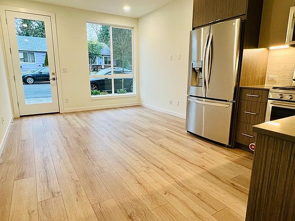 4th image of 10427 Alderbrook Pl NW