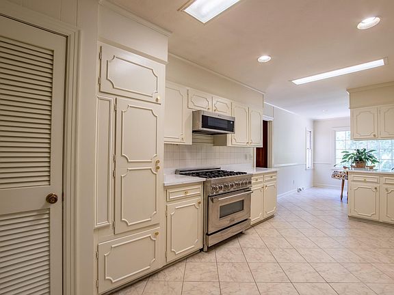 3rd image of 70 Yeiser Dr