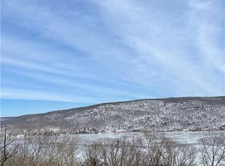 151 Brook Trl, Greenwood Lake, NY 10925