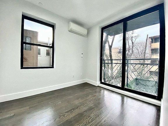 5th image of 771 Lexington Ave #2