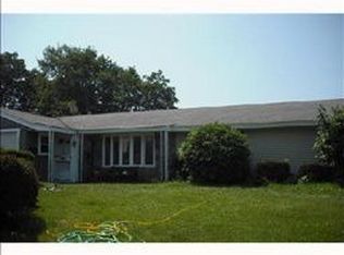 39 Oakland St, Tiverton, RI 02878