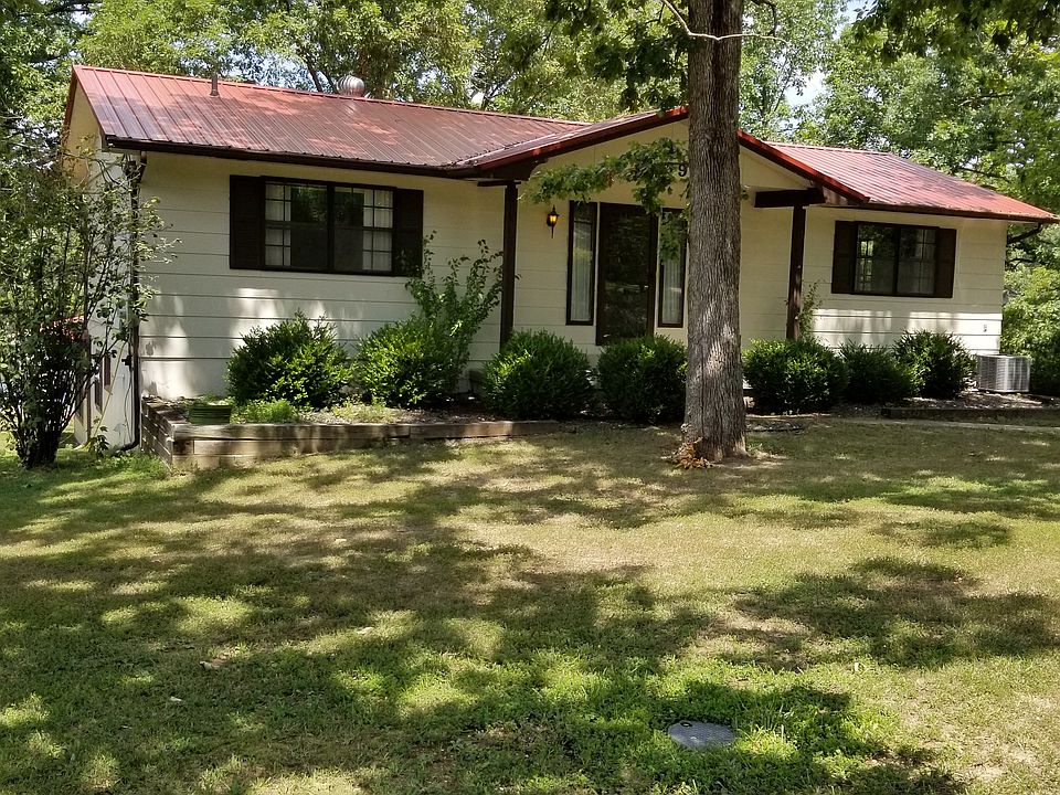 1st image of 479 Lakeshore Dr