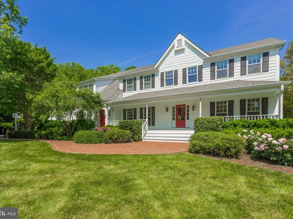 10914 Lake Windermere Dr, Great Falls, VA 22066