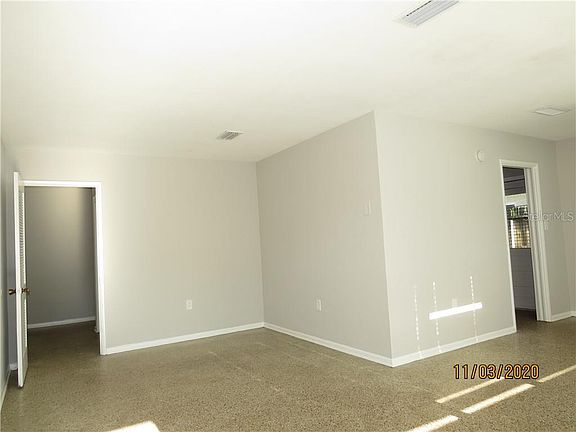 3rd image of 517 W Davis Blvd