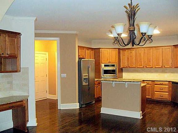 5th image of 8602 Edgewood Grv