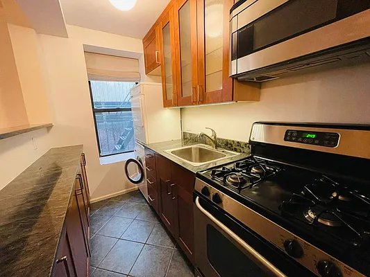 Rented by Chase Global Realty Corp | media 17