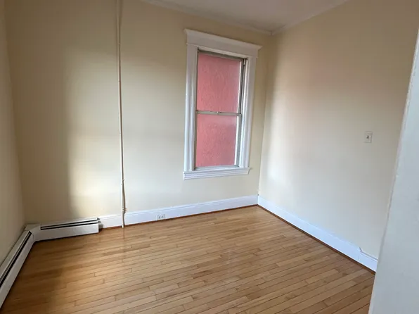 122 Jewett Avenue image 4 of 12