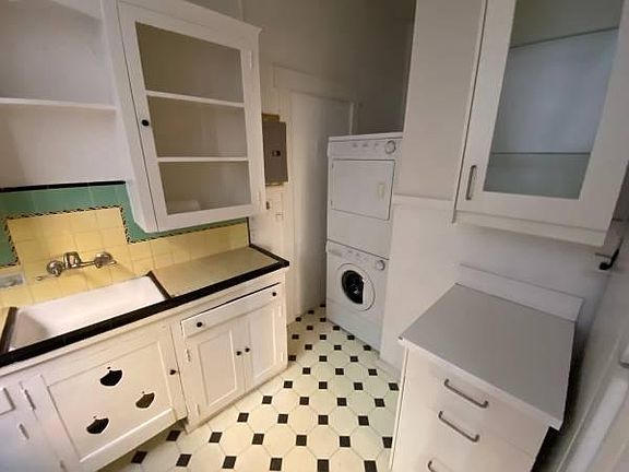 4th image of 219 Belmont Ave E APT 104