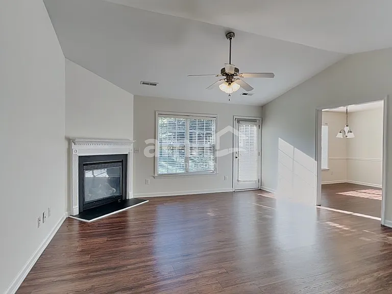 1867 Longmont Dr — Photo 6