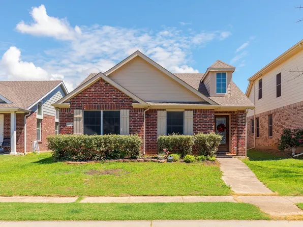 8833 Wayne St, Aubrey, TX 76227