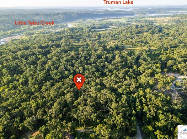 Canfield Ln, Warsaw, MO 65355